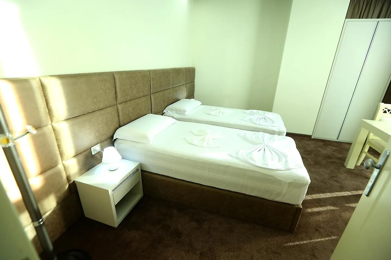 ***  Hotel Vllaznia Shkodër アルバニア